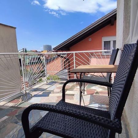 Udoban Stan Sa Terasom U Mirnom Okruzenju Apartment Zagreb Exterior foto