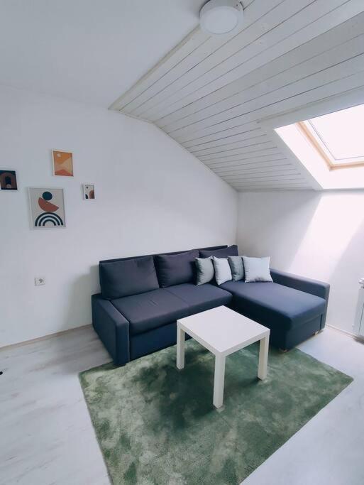 Udoban Stan Sa Terasom U Mirnom Okruzenju Apartment Zagreb Exterior foto