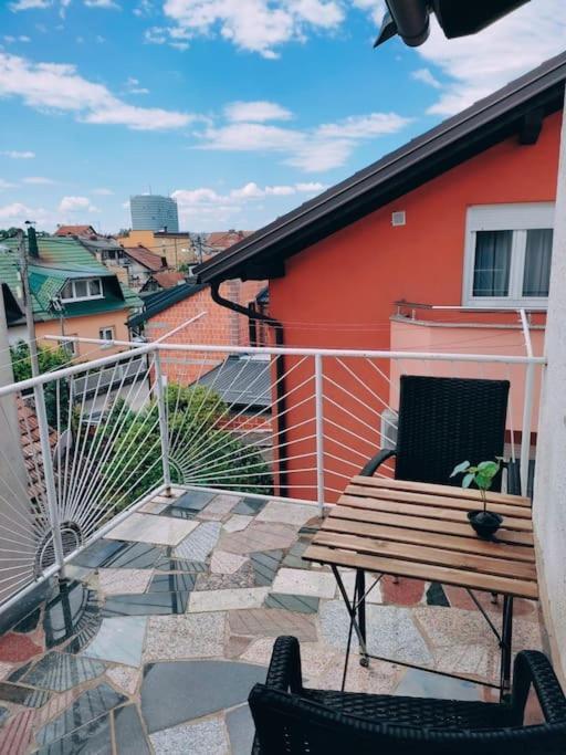 Udoban Stan Sa Terasom U Mirnom Okruzenju Apartment Zagreb Exterior foto