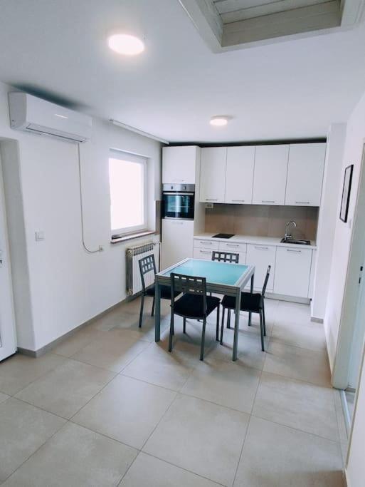 Udoban Stan Sa Terasom U Mirnom Okruzenju Apartment Zagreb Exterior foto