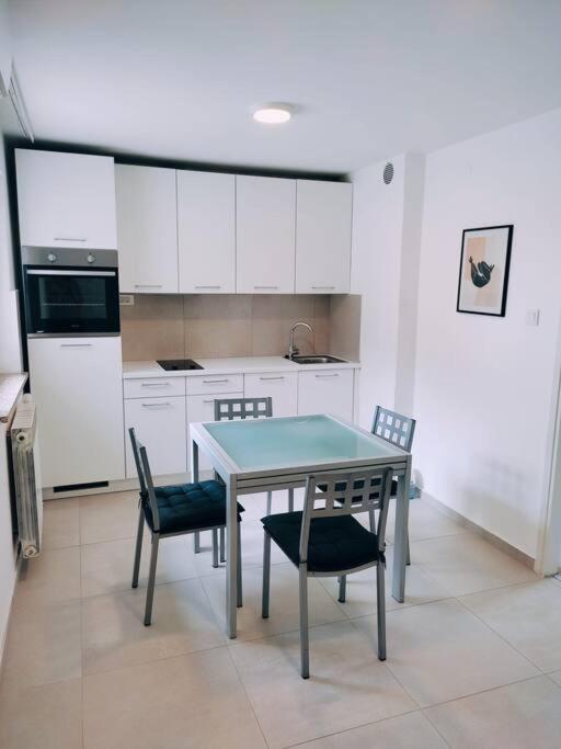 Udoban Stan Sa Terasom U Mirnom Okruzenju Apartment Zagreb Exterior foto
