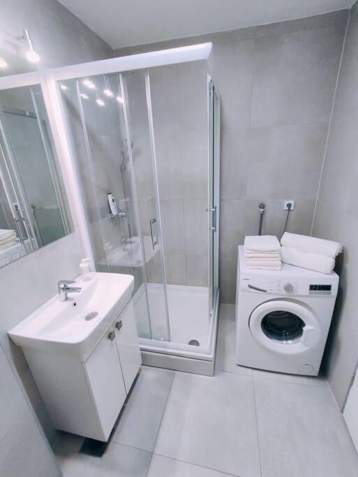 Udoban Stan Sa Terasom U Mirnom Okruzenju Apartment Zagreb Exterior foto